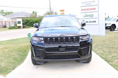 2026 Jeep Grand Cherokee Laredo Altitude