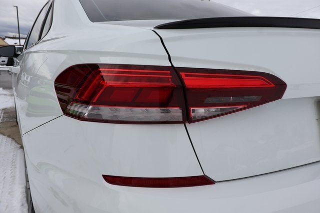 2021 Volkswagen Passat 2.0T R-Line