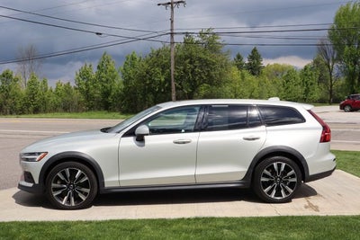 2021 Volvo V60 Cross Country T5