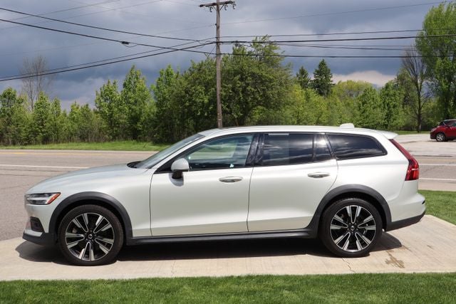 2021 Volvo V60 Cross Country T5