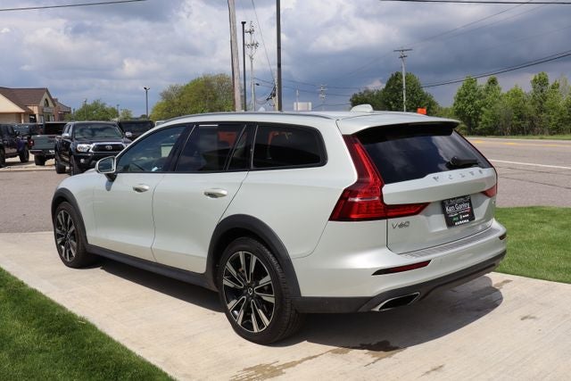 2021 Volvo V60 Cross Country T5