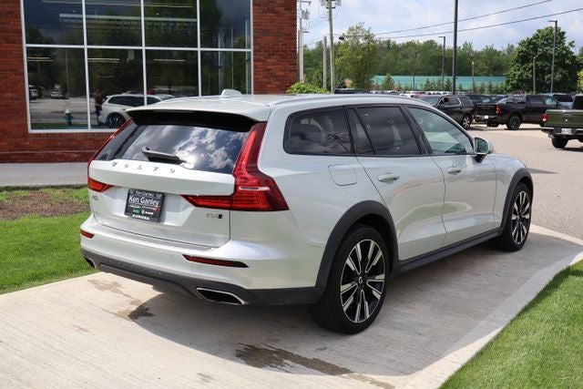 2021 Volvo V60 Cross Country T5