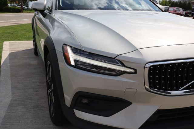 2021 Volvo V60 Cross Country T5