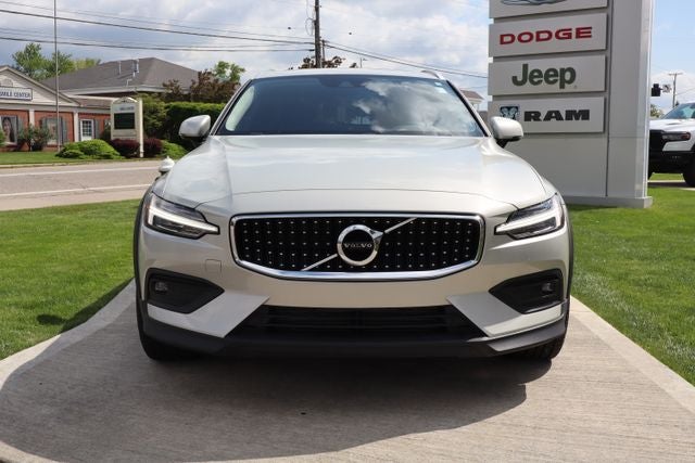 2021 Volvo V60 Cross Country T5