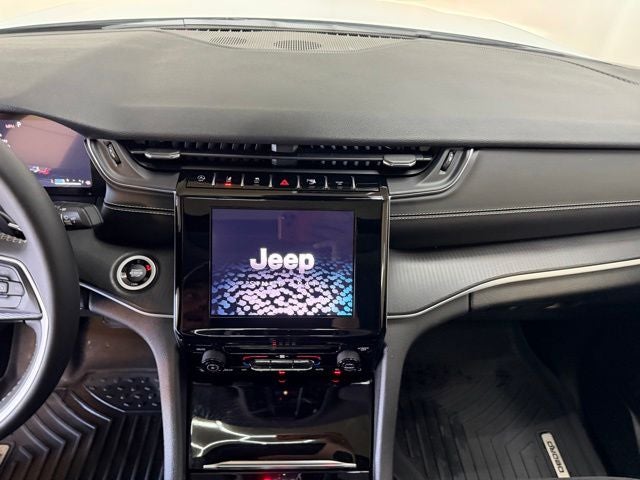 2023 Jeep Grand Cherokee Laredo X