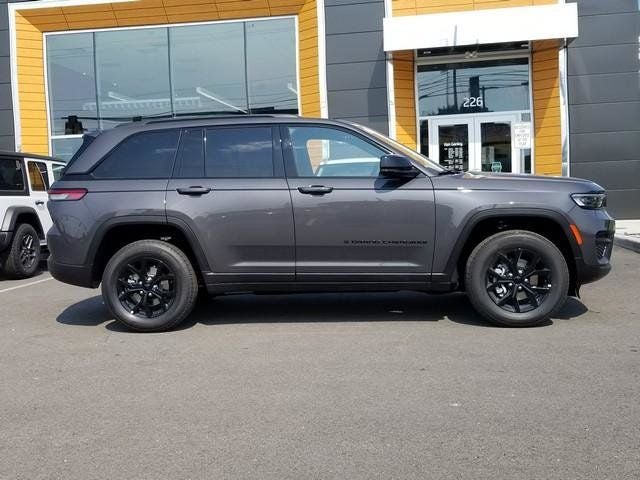 2025 Jeep Grand Cherokee Laredo