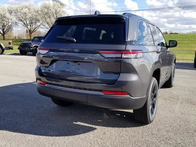 2026 Jeep Grand Cherokee Laredo Altitude
