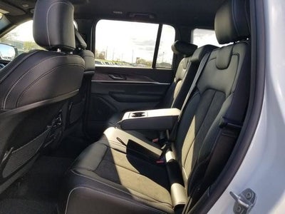 2026 Jeep Grand Cherokee Laredo Altitude