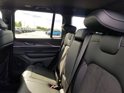 2026 Jeep Grand Cherokee Laredo Altitude