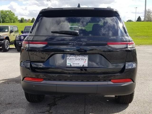 2026 Jeep Grand Cherokee Laredo Altitude