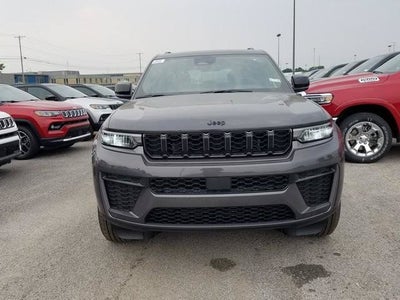 2026 Jeep Grand Cherokee Laredo Altitude