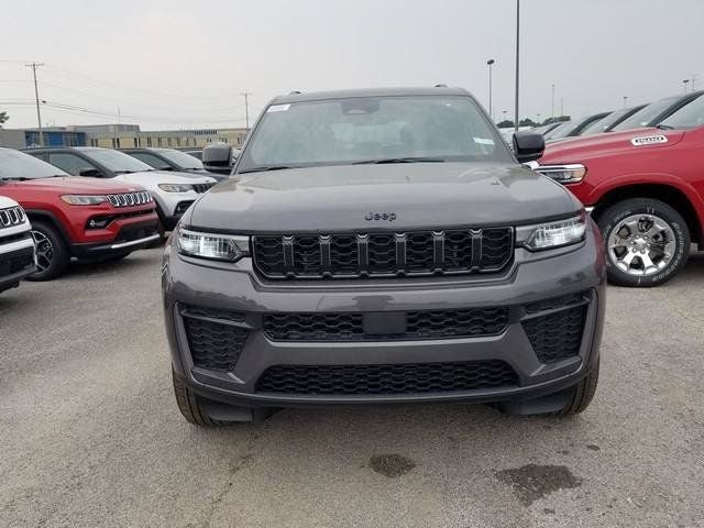 2026 Jeep Grand Cherokee Laredo Altitude
