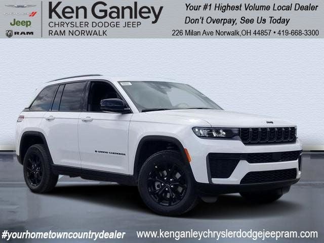 2026 Jeep Grand Cherokee Laredo Altitude