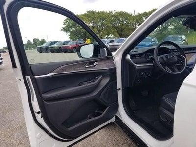 2026 Jeep Grand Cherokee Laredo Altitude