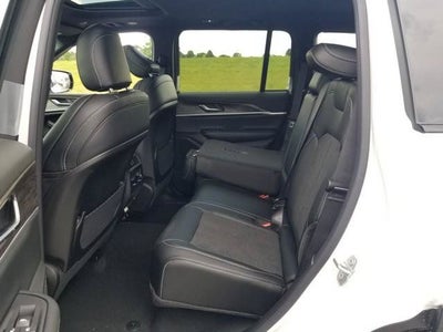 2026 Jeep Grand Cherokee Laredo Altitude