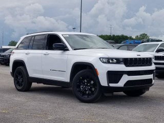 2026 Jeep Grand Cherokee Laredo Altitude