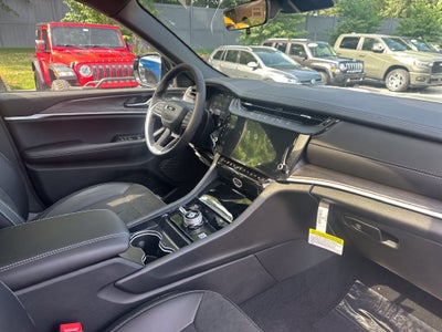 2026 Jeep Grand Cherokee Laredo Altitude