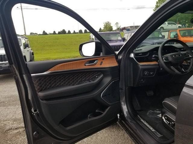 2026 Jeep Grand Cherokee Summit