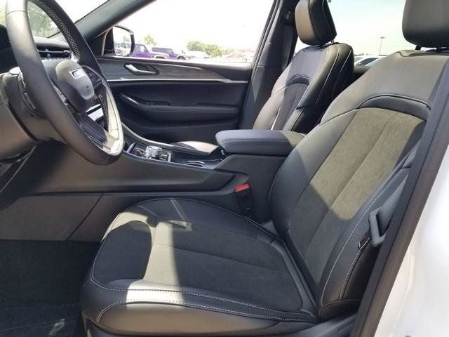 2026 Jeep Grand Cherokee L Laredo Altitude