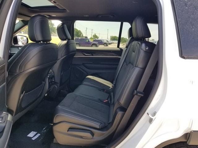 2026 Jeep Grand Cherokee L Laredo Altitude
