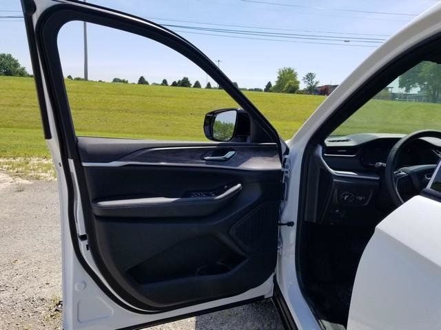 2026 Jeep Grand Cherokee L Laredo Altitude