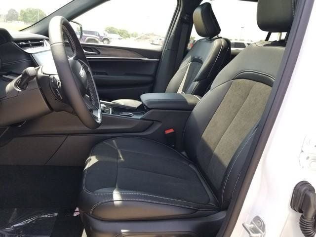 2026 Jeep Grand Cherokee L Laredo Altitude