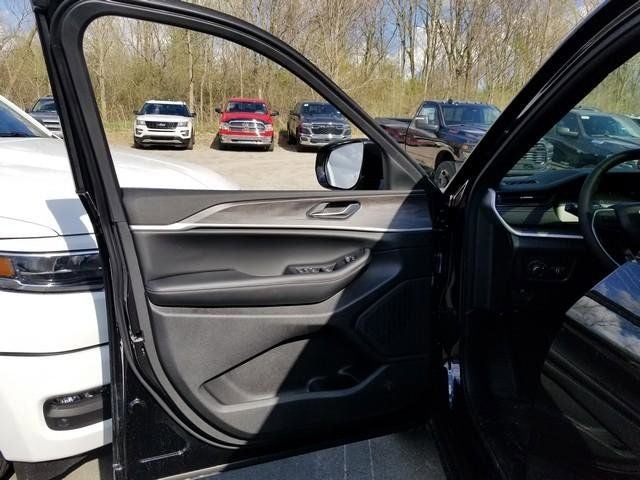 2026 Jeep Grand Cherokee L Laredo Altitude