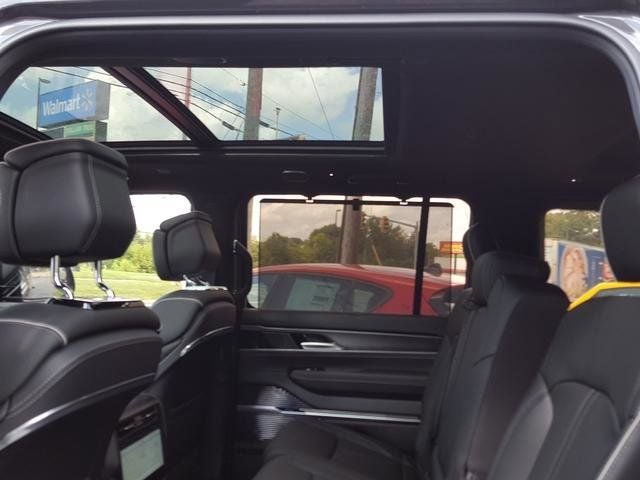 2023 Jeep Grand Wagoneer Series II