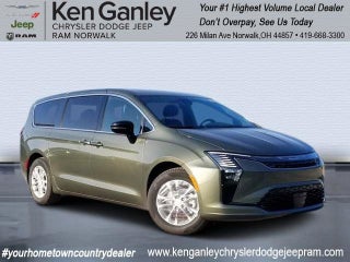 2027 Chrysler Pacifica Select