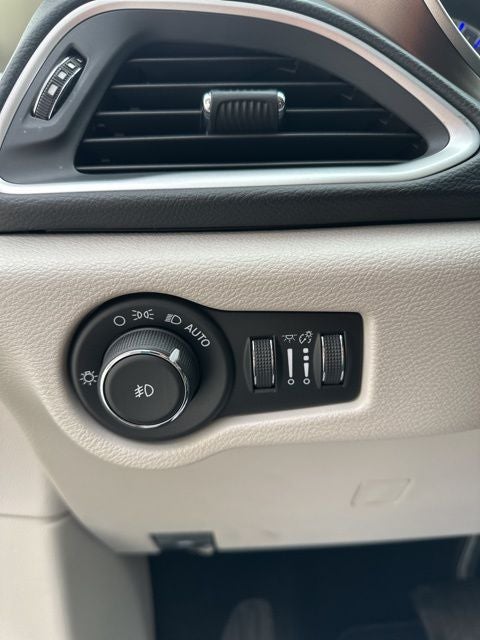 2017 Chrysler Pacifica Touring L