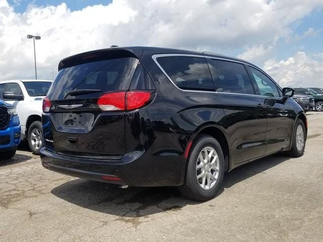 2027 Chrysler Pacifica LX