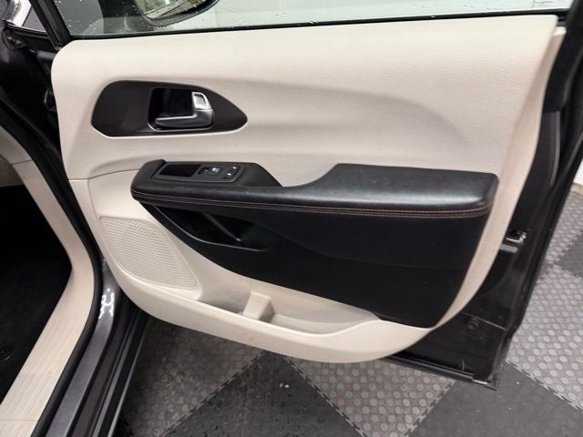 2020 Chrysler Pacifica Touring