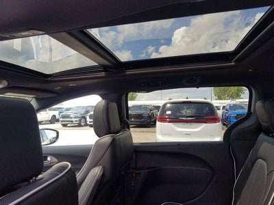 2027 Chrysler Pacifica Limited