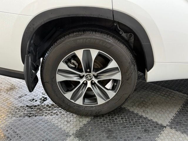 2025 Toyota Highlander XLE
