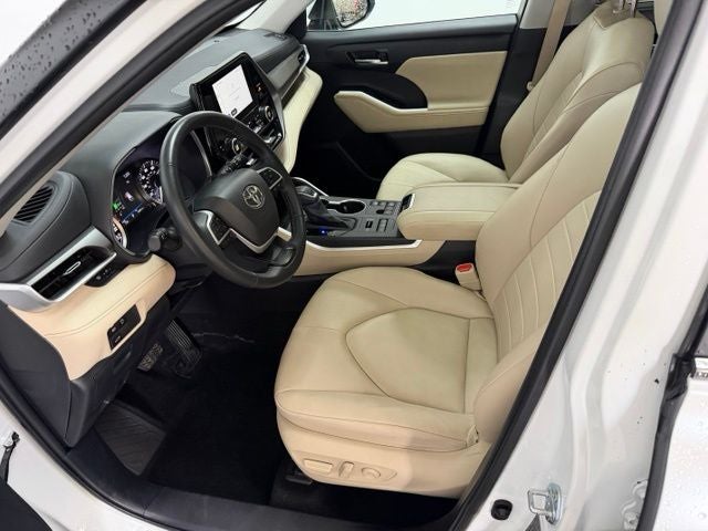 2025 Toyota Highlander XLE