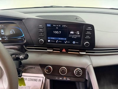 2025 Hyundai Elantra SE