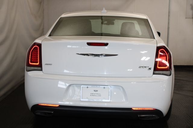 2016 Chrysler 300 S