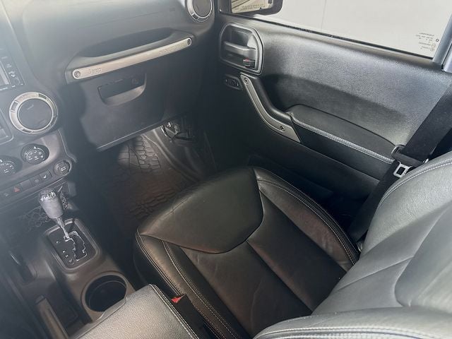 2016 Jeep Wrangler Unlimited Rubicon w/ CLEAN CARFAX