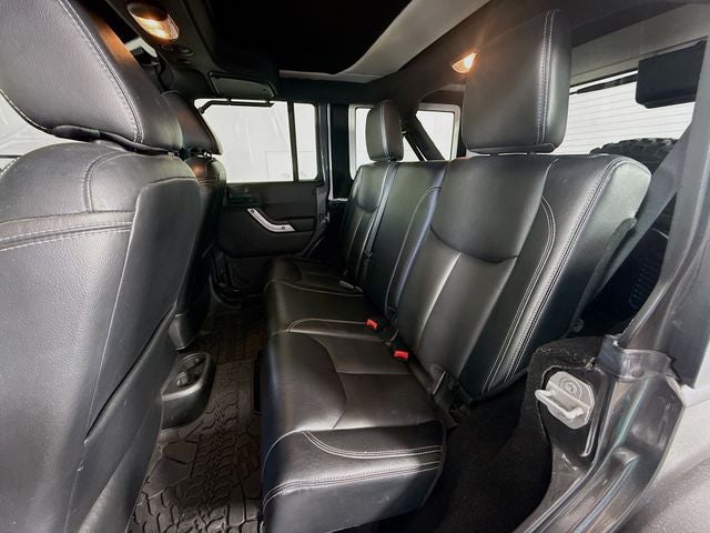 2016 Jeep Wrangler Unlimited Rubicon w/ CLEAN CARFAX