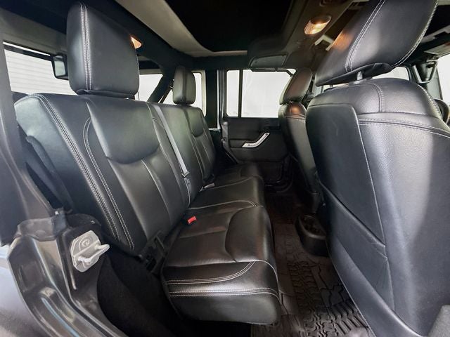 2016 Jeep Wrangler Unlimited Rubicon w/ CLEAN CARFAX