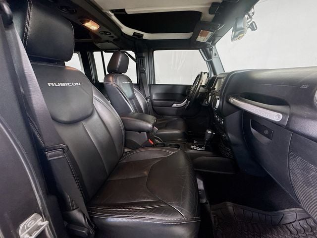 2016 Jeep Wrangler Unlimited Rubicon w/ CLEAN CARFAX