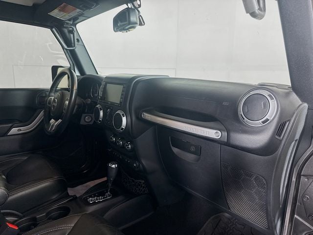 2016 Jeep Wrangler Unlimited Rubicon w/ CLEAN CARFAX