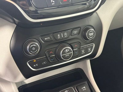 2019 Jeep Cherokee Limited w/ PANO ROOF