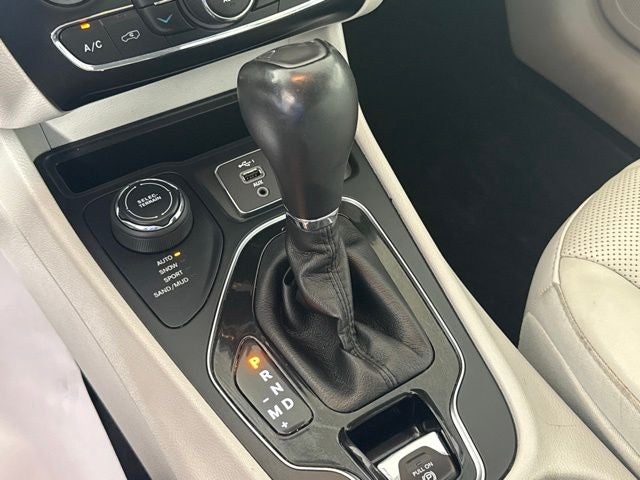 2019 Jeep Cherokee Limited w/ PANO ROOF