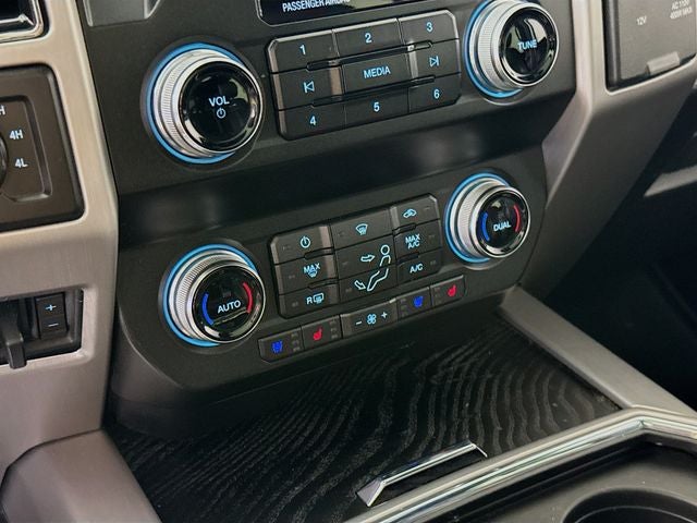 2019 Ford F-250SD Platinum w/ PWR MOONROOF