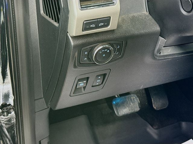 2020 Ford F-150 Lariat w/ PANO MOONROOF