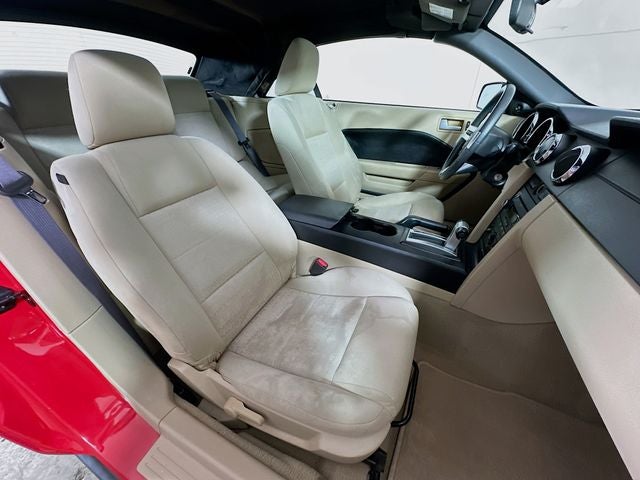 2009 Ford Mustang V6 w/ CLEAN CARFAX