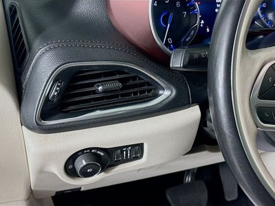 2020 Chrysler Pacifica Limited w/ COOLED LEATHER