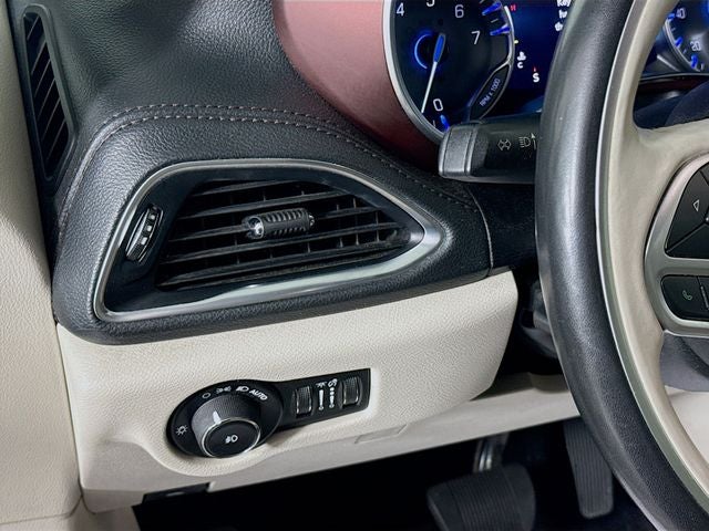 2020 Chrysler Pacifica Limited w/ COOLED LEATHER