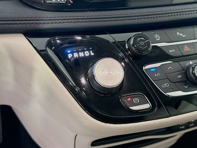 2020 Chrysler Pacifica Limited w/ COOLED LEATHER